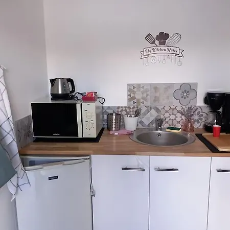 Petit Independant Mitoyen A La Maison * Jaunay-Clan